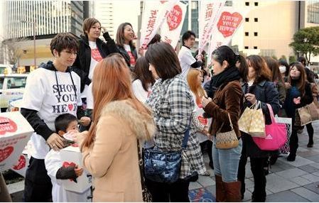 GACKT accepting donations for SYH on the street